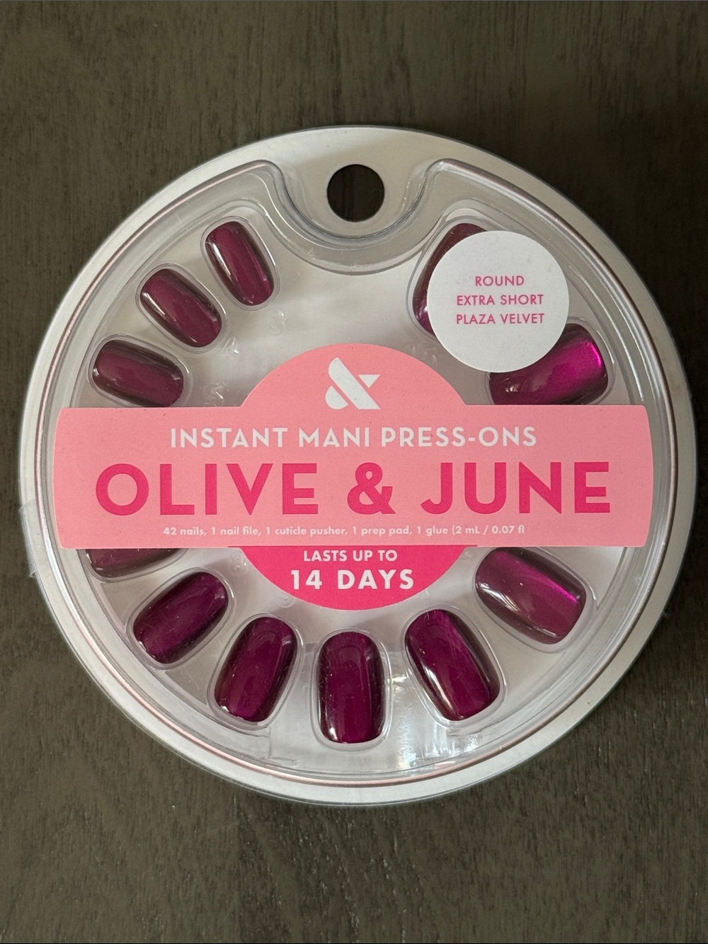 Olive and June Instant Mani Press On Nails in Round, Extra Short, Plaza Velvet
